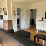 Wohnung Erstes Og - Lichtdurchflutet Und Modern